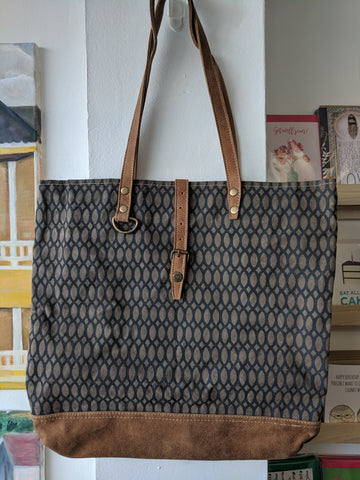 Chloe & Lex - Oval Print Canvas Tote